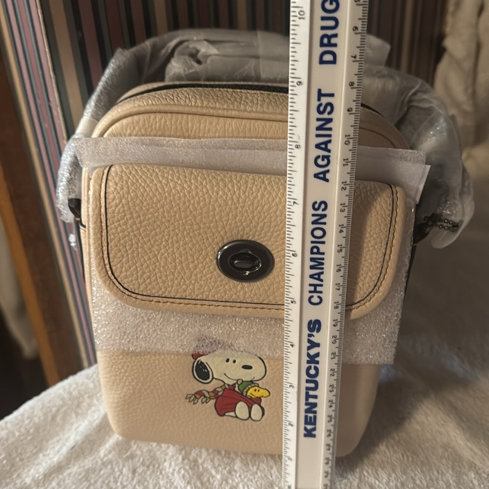 Ivory heritage Snoopy Crossbody Bag - Picture 3 of 8